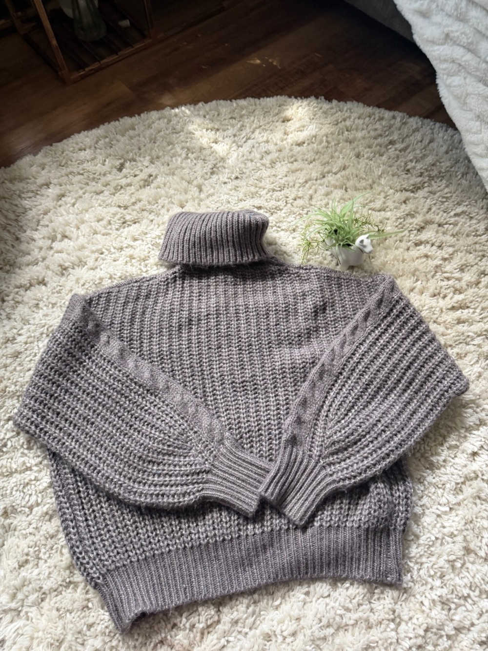 Oversized turtleneck Fate Taupe Chunky Ribbed Turtleneck Sweater with Sleeve Cab